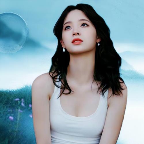 2025年网上最火的女生头像图片