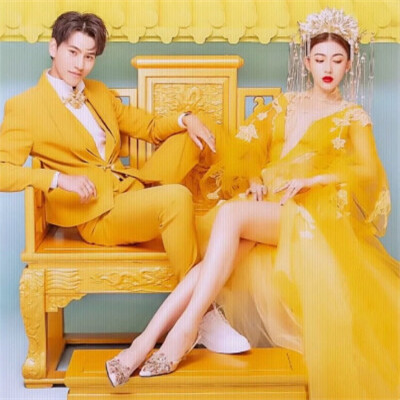 新郎新娘一左一右结婚情侣头像图片
