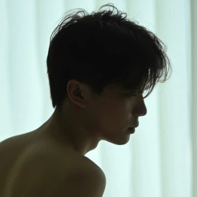 高级感十足的男士头像图片