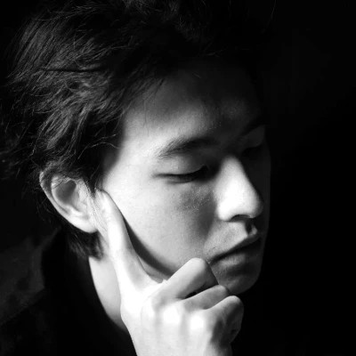 高级感十足的男士头像图片