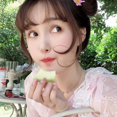 甜美风格的女生头像图片