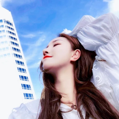 甜美风格的女生头像图片