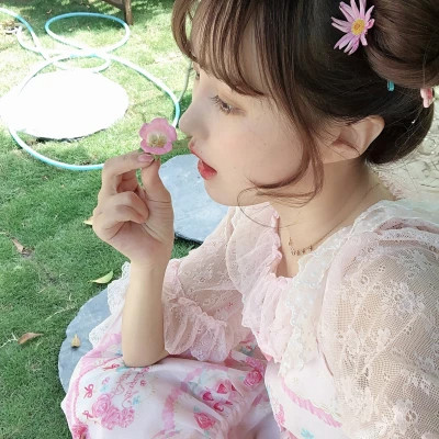 甜美风格的女生头像图片