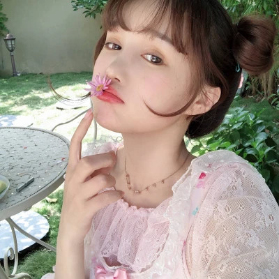 甜美风格的女生头像图片