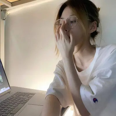 2025年真人女生头像图片