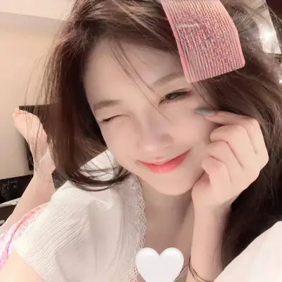 2025年真人女生头像图片