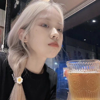 优雅简约女生头像