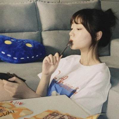 优雅简约女生头像