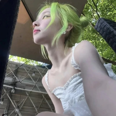 优雅简约女生头像