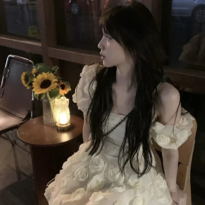 优雅简约女生头像