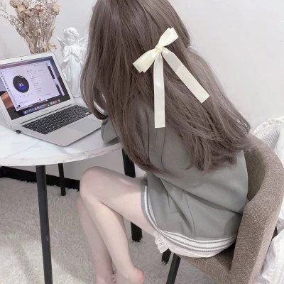 女生简约时尚真人头像