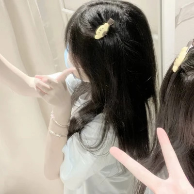 女生简约时尚真人头像