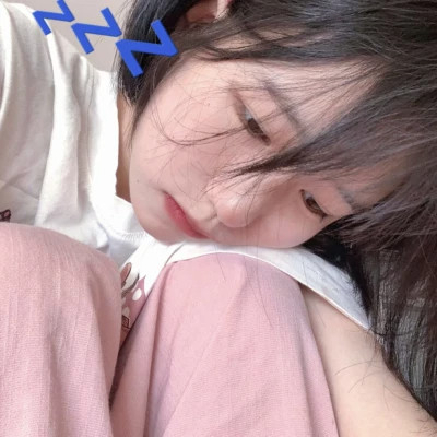 女生简约时尚真人头像