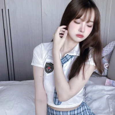 女生简约时尚真人头像