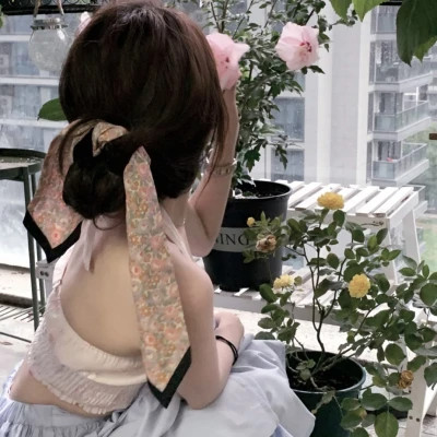 女生简约时尚真人头像
