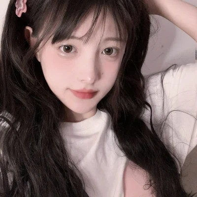 女生简约时尚真人头像