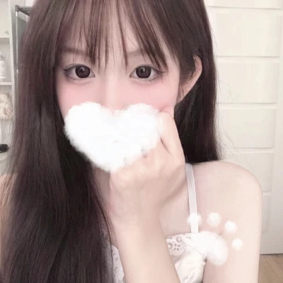 女生简约时尚真人头像