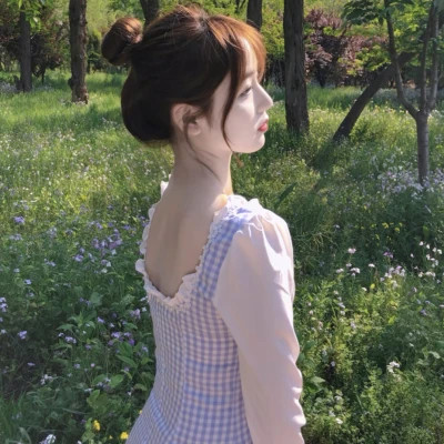 女生简约时尚真人头像