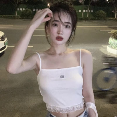 女生简约时尚真人头像