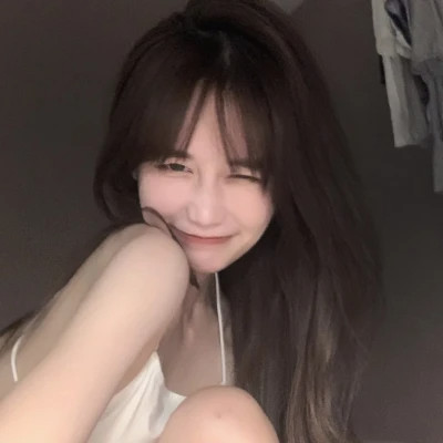 女生简约时尚真人头像