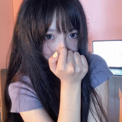 女生简约时尚真人头像