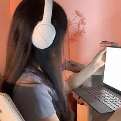 女生简约时尚真人头像