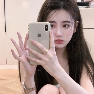 女生简约时尚真人头像