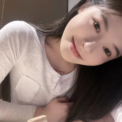 女生简约时尚真人头像