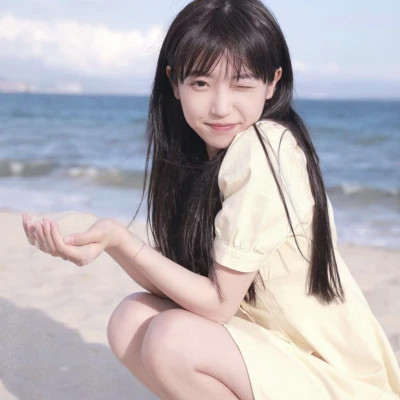 女生简约时尚真人头像