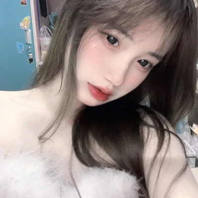 女生简约时尚真人头像