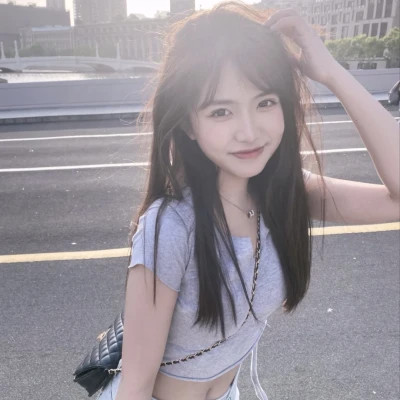 女生简约时尚真人头像