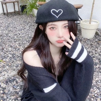 女生简约时尚真人头像
