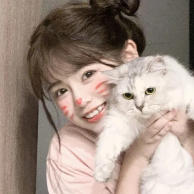 女生简约时尚真人头像