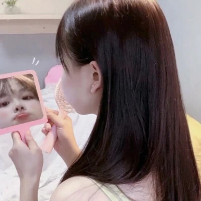 女生简约时尚真人头像