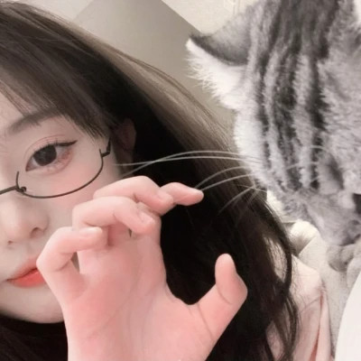 女生简约时尚真人头像