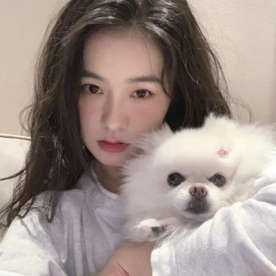 女生简约时尚真人头像