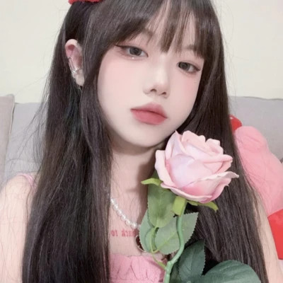 女生简约时尚真人头像
