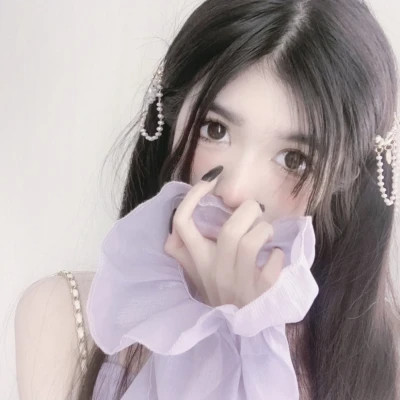 女生简约时尚真人头像