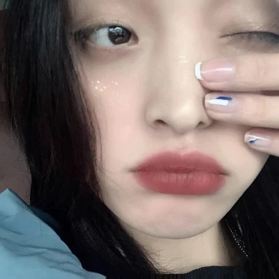 真人头像女自然真实