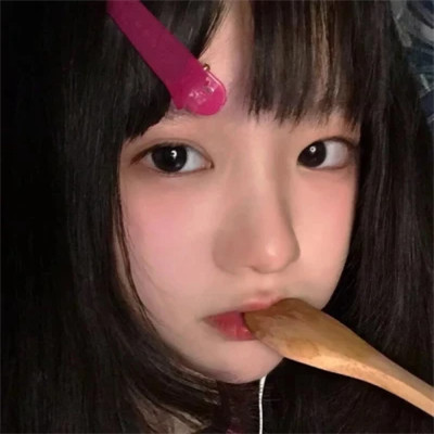 真人头像女自然真实