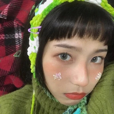 真人头像女自然真实