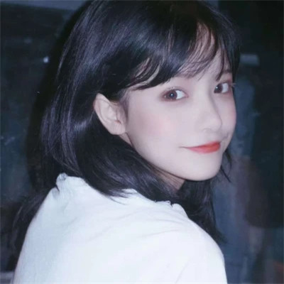 真人头像女自然真实