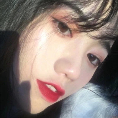 真人头像女自然真实