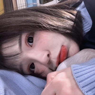 真人头像女自然真实