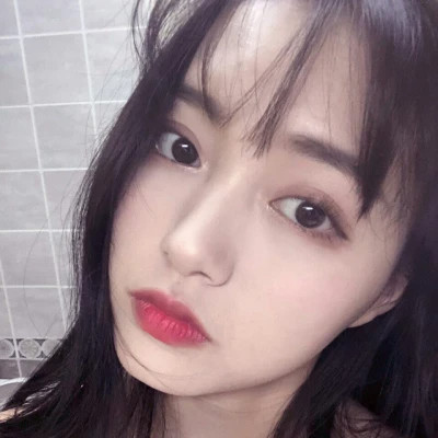 真人头像女自然真实