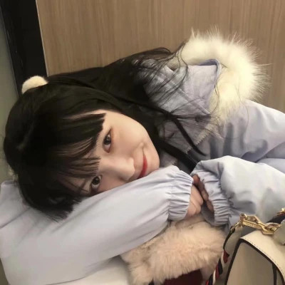 真人头像女自然真实