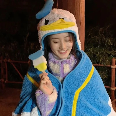 真人头像女自然真实