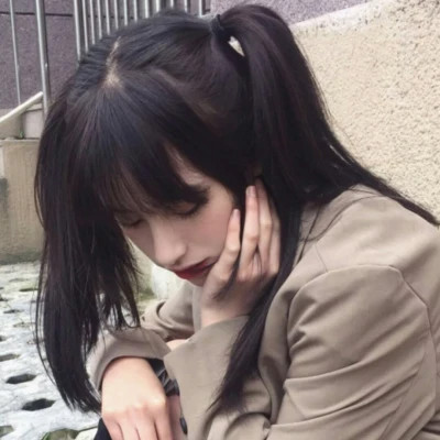 真人头像女自然真实