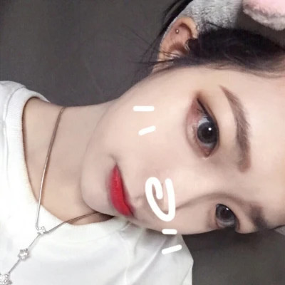 真人头像女自然真实