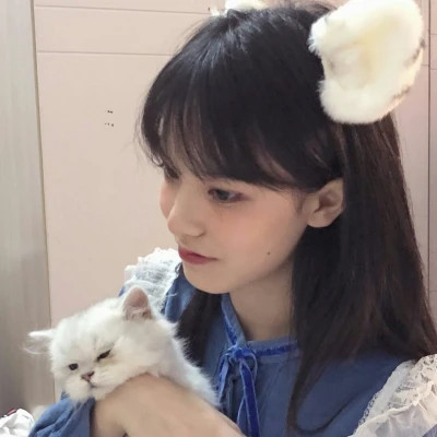 真人头像女自然真实